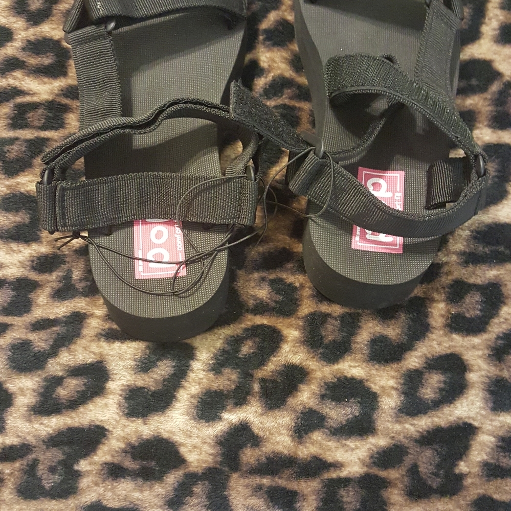 BRAND NEW POP COMFORT FIT SIZE 9.5